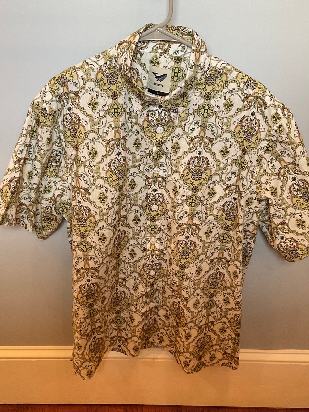 Yiume Short-Sleeve Button-Down Shirt in Cream, Green & Brown